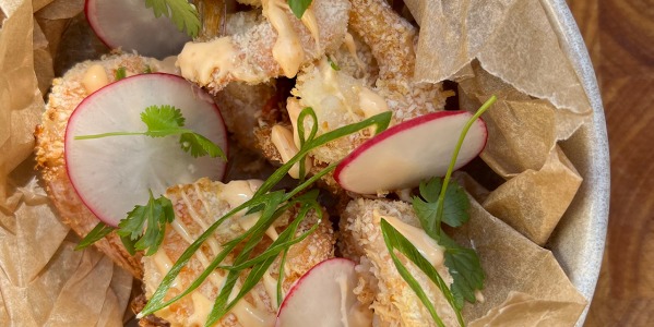 Chrupiące krewetki z majonezem bazyliowym