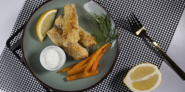 Paluszki z dorsza z frytkami z marchewki