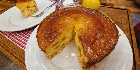 Ciasto twarogowe z brzoskwiniami i herbatnikami (bez mąki)