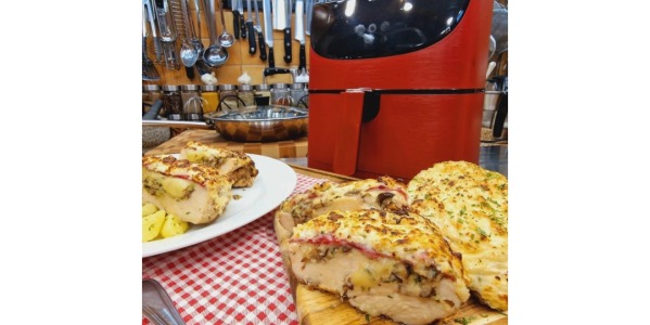 Doskonała soczysta pieczona pierś z kurczaka