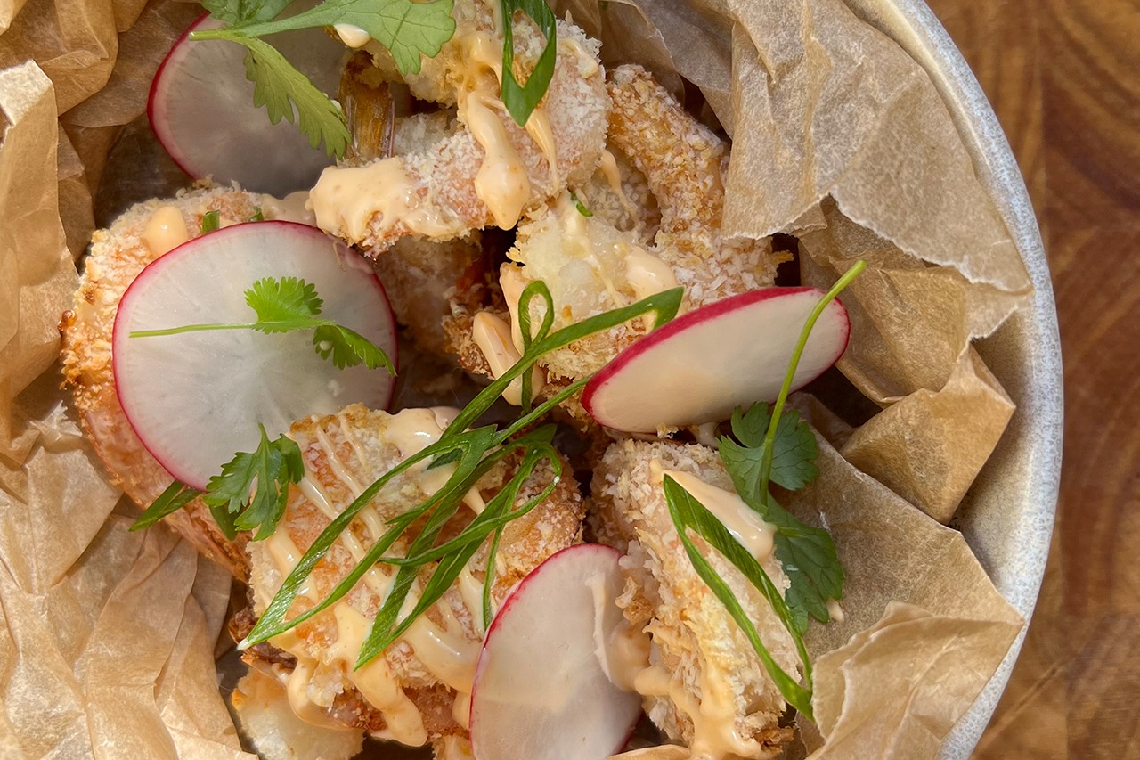 Chrupiące krewetki z majonezem bazyliowym