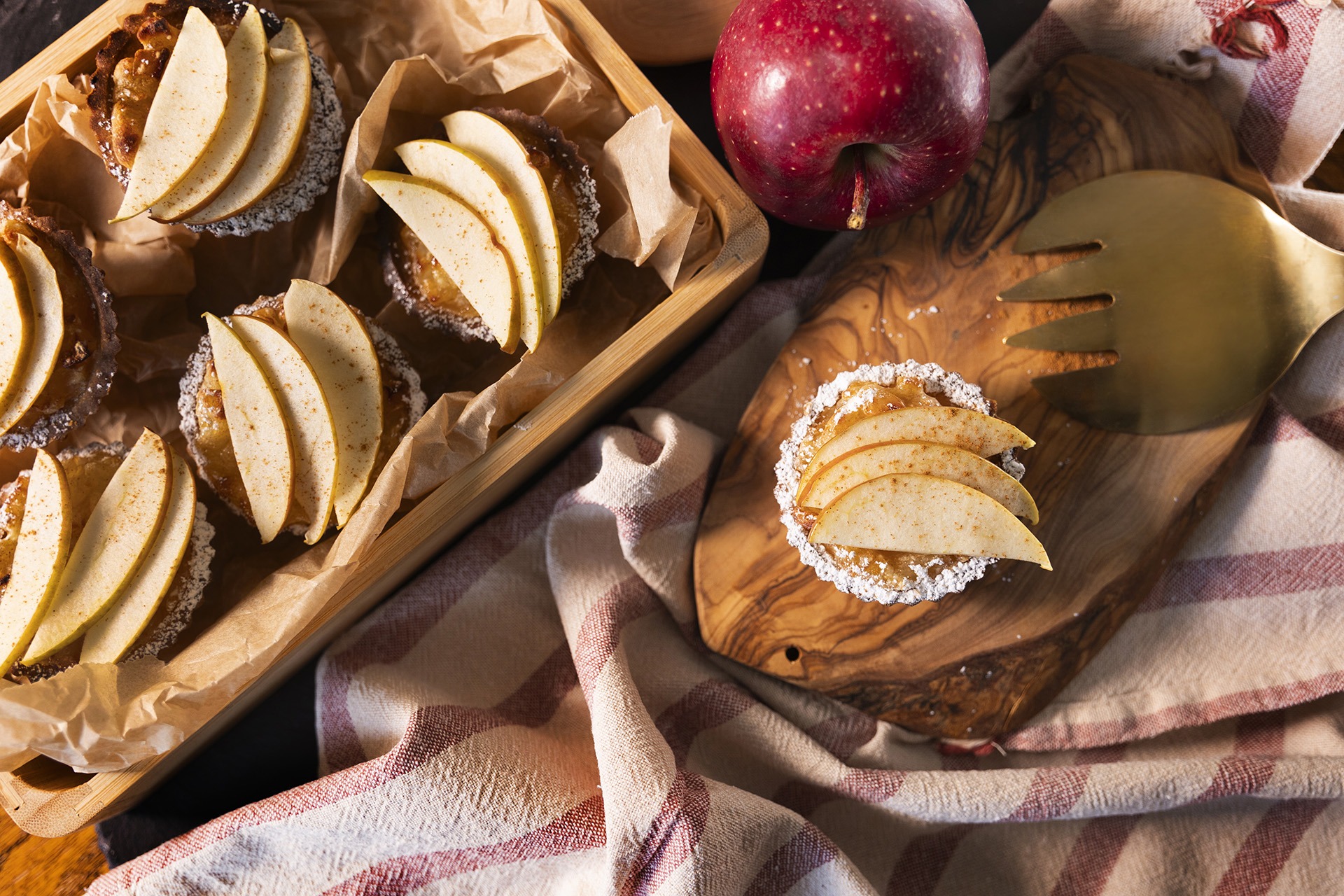 Szarlotka na kruchym spodzie