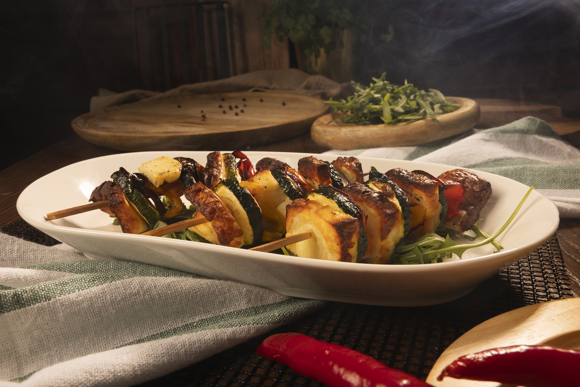 Szaszłyki warzywne z serem halloumi