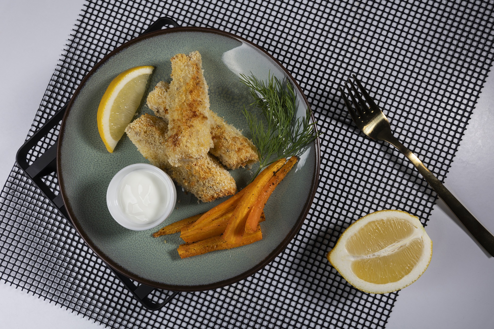 Paluszki z dorsza z frytkami z marchewki